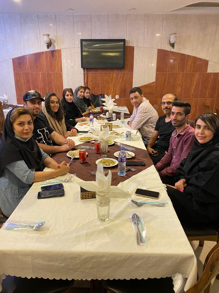 ضیافت ناهار با حضور مدیر محترم دفتر فروش اصفهان